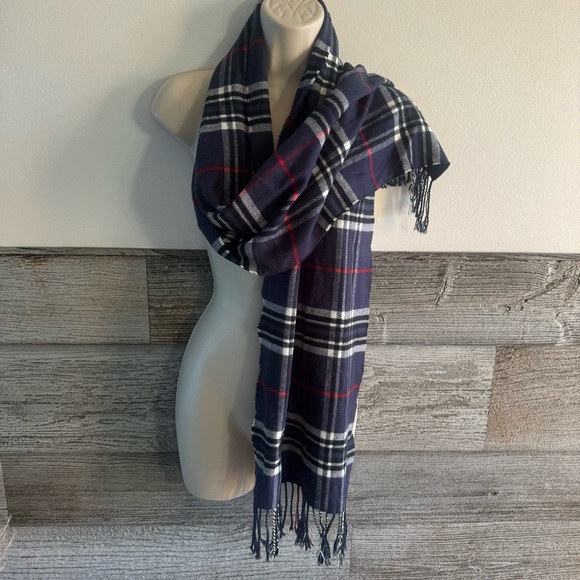 Navy plaid 100% cashmere Made in Scotland scarf, unisex - Picture 2 of 5